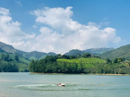 MUNNAR HILLS & ALLEPPEY BACKWATERS 